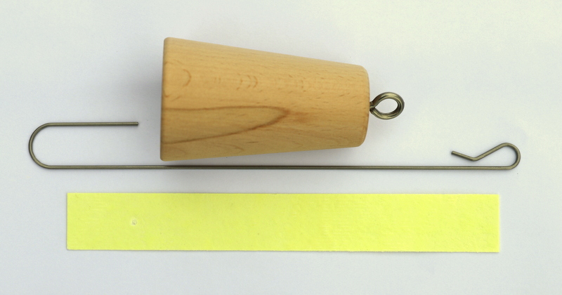 Fassspund aus Holz mit Edelstahlhaken und Schwefelschnitte zum Schwefeln